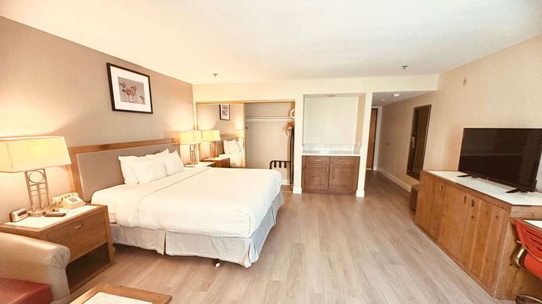 <b>Ramada Plaza Garden Grove/Anaheim South Room</b>. Images powered by <a href="https://iceportal.shijigroup.com/" title="IcePortal" target="_blank">IcePortal</a>.