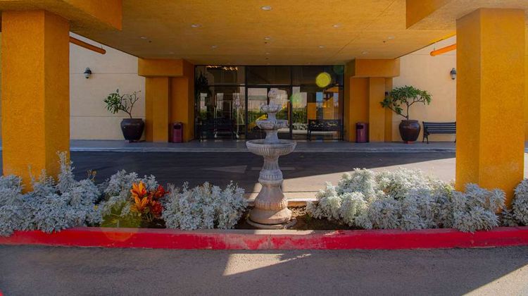 Ramada Plaza Garden Grove/Anaheim South Exterior