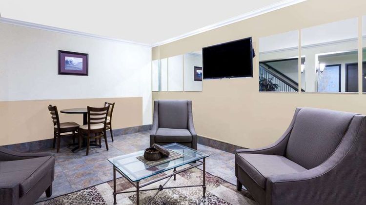 Days Inn Bellingham Lobby