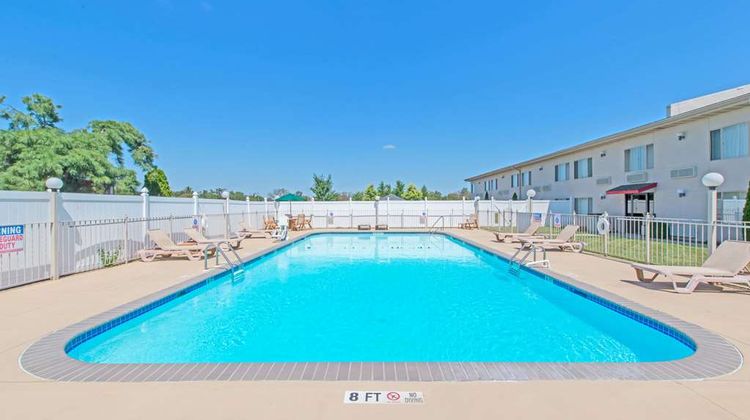 Ramada Vineland Pool
