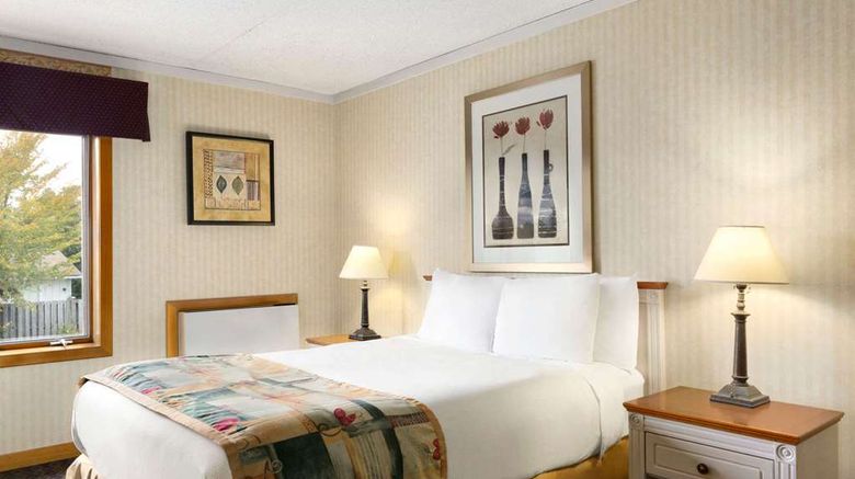 <b>Travelodge Owen Sound Room</b>. Images powered by <a href="https://iceportal.shijigroup.com/" title="IcePortal" target="_blank">IcePortal</a>.