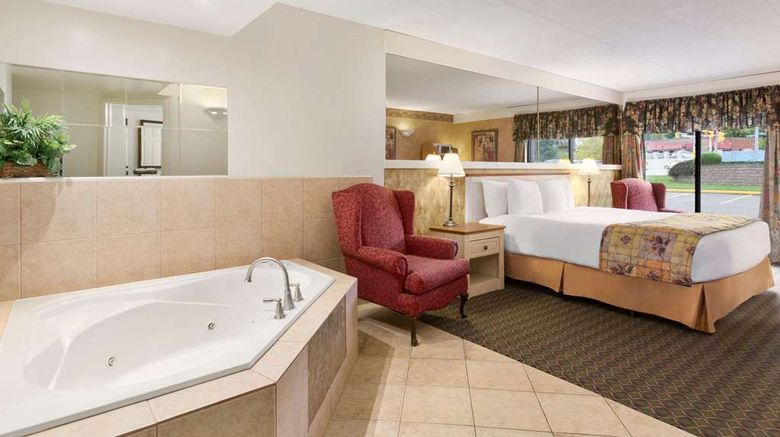 <b>Travelodge Owen Sound Suite</b>. Images powered by <a href="https://iceportal.shijigroup.com/" title="IcePortal" target="_blank">IcePortal</a>.