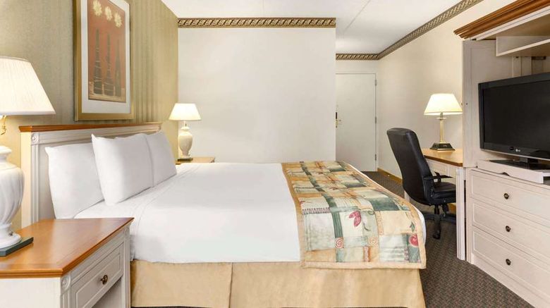 <b>Travelodge Owen Sound Room</b>. Images powered by <a href="https://iceportal.shijigroup.com/" title="IcePortal" target="_blank">IcePortal</a>.