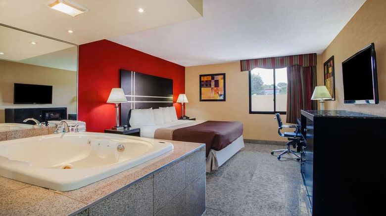<b>Howard Johnson Express North Plainfield Suite</b>. Images powered by <a href="https://iceportal.shijigroup.com/" title="IcePortal" target="_blank">IcePortal</a>.