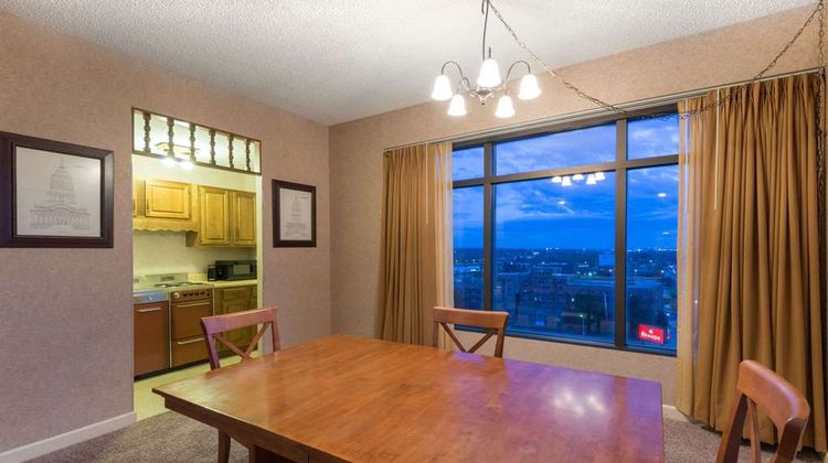 Ramada Downtown Hotel & Conv Ctr Suite