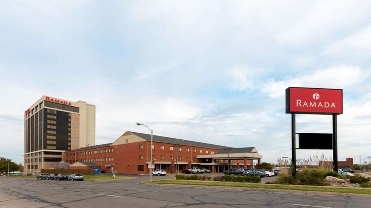 Ramada Downtown Hotel & Conv Ctr Exterior