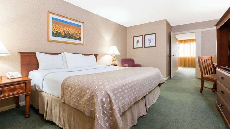 Ramada Downtown Hotel & Conv Ctr Room