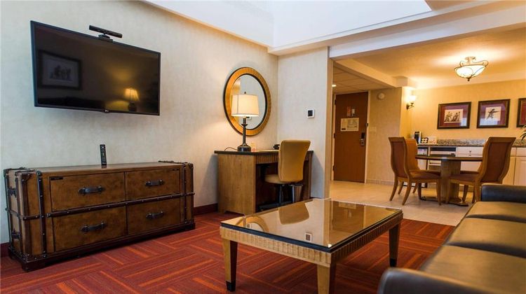 Howard Johnson Anaheim Hotel Suite