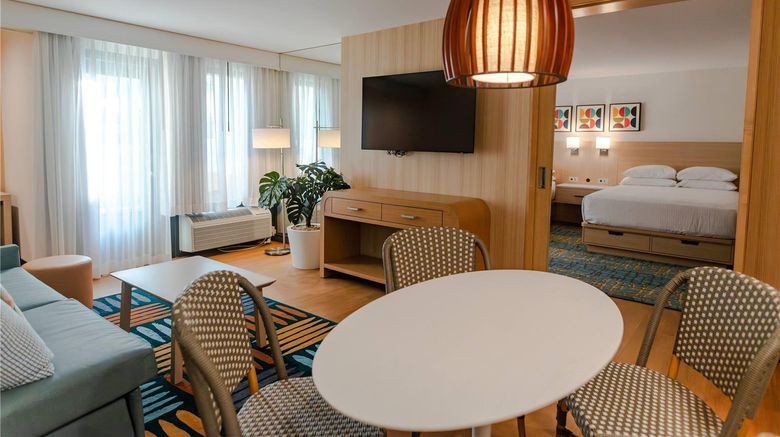 <b>Howard Johnson Anaheim Hotel Suite</b>. Images powered by <a href="https://iceportal.shijigroup.com/" title="IcePortal" target="_blank">IcePortal</a>.