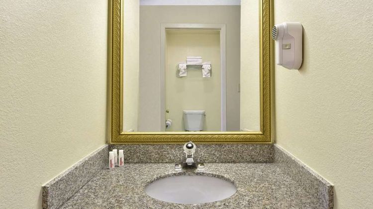 Howard Johnson Inn & Suites Allentown Room