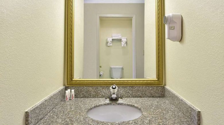 <b>Howard Johnson Inn & Suites Allentown Room</b>. Images powered by <a href="https://iceportal.shijigroup.com/" title="IcePortal" target="_blank">IcePortal</a>.