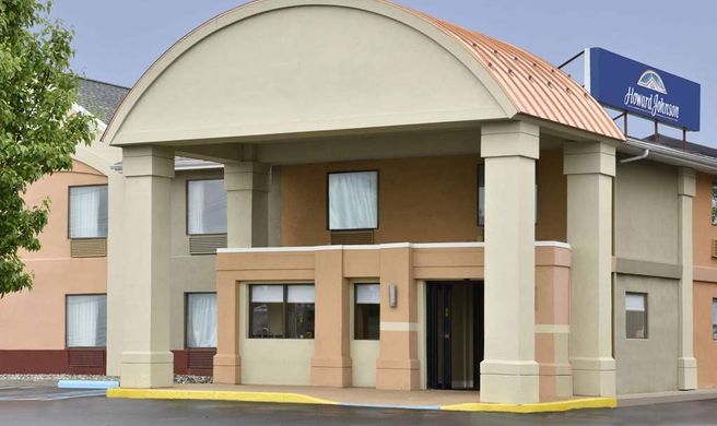 Howard Johnson Inn & Suites Allentown Exterior