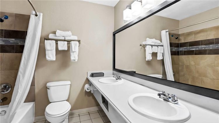 Baymont Inn & Suites Port Arthur Room
