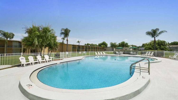Howard Johnson Inn Winter Haven Pool