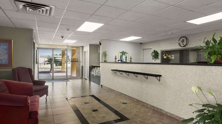 <b>Howard Johnson Inn Winter Haven Lobby</b>. Images powered by <a href="https://iceportal.shijigroup.com/" title="IcePortal" target="_blank">IcePortal</a>.