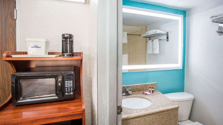 Howard Johnson Inn Winter Haven Room
