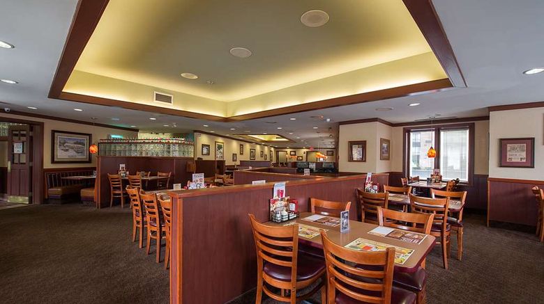 <b>Howard Johnson Hotel By The Falls Restaurant</b>. Images powered by <a href="https://iceportal.shijigroup.com/" title="IcePortal" target="_blank">IcePortal</a>.