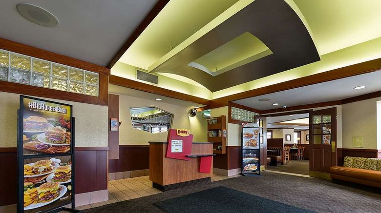 <b>Howard Johnson Hotel By The Falls Restaurant</b>. Images powered by <a href="https://iceportal.shijigroup.com/" title="IcePortal" target="_blank">IcePortal</a>.