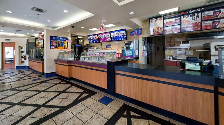 <b>Howard Johnson Hotel By The Falls Restaurant</b>. Images powered by <a href="https://iceportal.shijigroup.com/" title="IcePortal" target="_blank">IcePortal</a>.