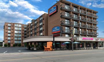 Howard Johnson Hotel By The Falls