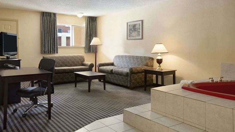 Days Inn Lawton Suite