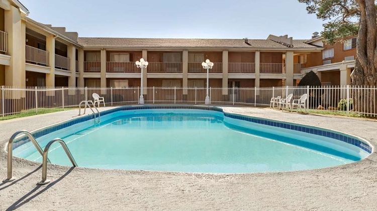 Days Inn Lawton Pool