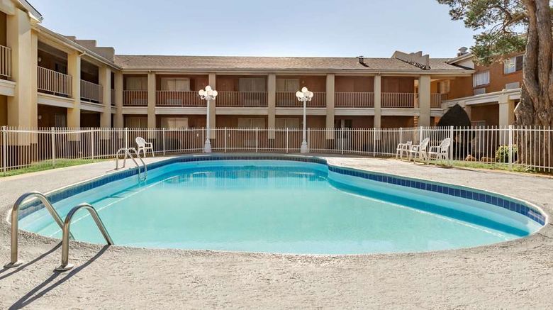 <b>Days Inn Lawton Pool</b>. Images powered by <a href="https://iceportal.shijigroup.com/" title="IcePortal" target="_blank">IcePortal</a>.
