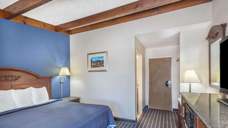 <b>Howard Johnson Inn Bangor Room</b>. Images powered by <a href="https://iceportal.shijigroup.com/" title="IcePortal" target="_blank">IcePortal</a>.