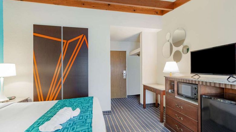 <b>Howard Johnson Inn Bangor Room</b>. Images powered by <a href="https://iceportal.shijigroup.com/" title="IcePortal" target="_blank">IcePortal</a>.