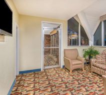 Howard Johnson Inn Bangor Lobby