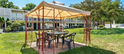 Howard Johnson Inn, Albany Exterior
