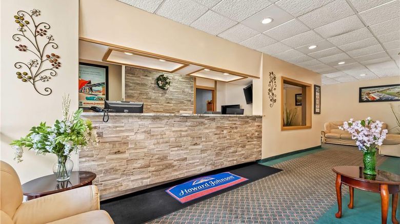 <b>Howard Johnson Inn, Albany Lobby</b>. Images powered by <a href="https://iceportal.shijigroup.com/" title="IcePortal" target="_blank">IcePortal</a>.