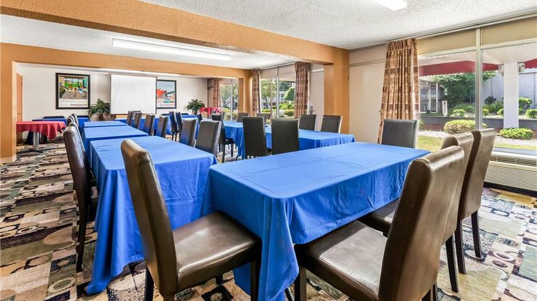<b>Howard Johnson Inn, Albany Meeting</b>. Images powered by <a href="https://iceportal.shijigroup.com/" title="IcePortal" target="_blank">IcePortal</a>.