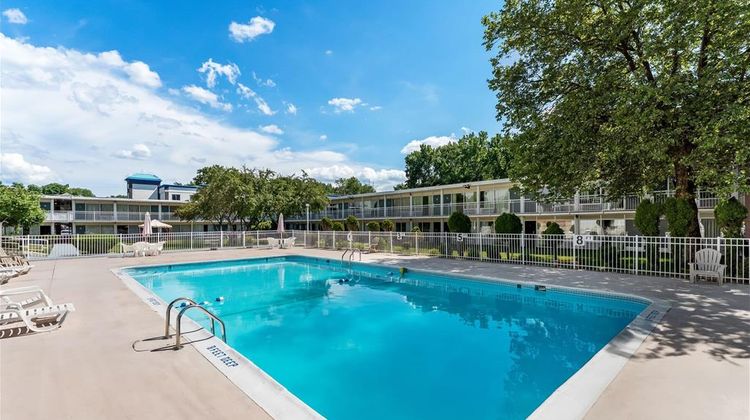 Howard Johnson Inn, Albany Pool