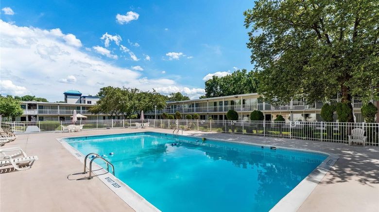<b>Howard Johnson Inn, Albany Pool</b>. Images powered by <a href="https://iceportal.shijigroup.com/" title="IcePortal" target="_blank">IcePortal</a>.