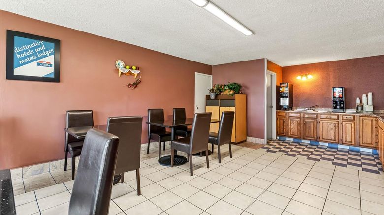 <b>Howard Johnson Inn, Albany Restaurant</b>. Images powered by <a href="https://iceportal.shijigroup.com/" title="IcePortal" target="_blank">IcePortal</a>.