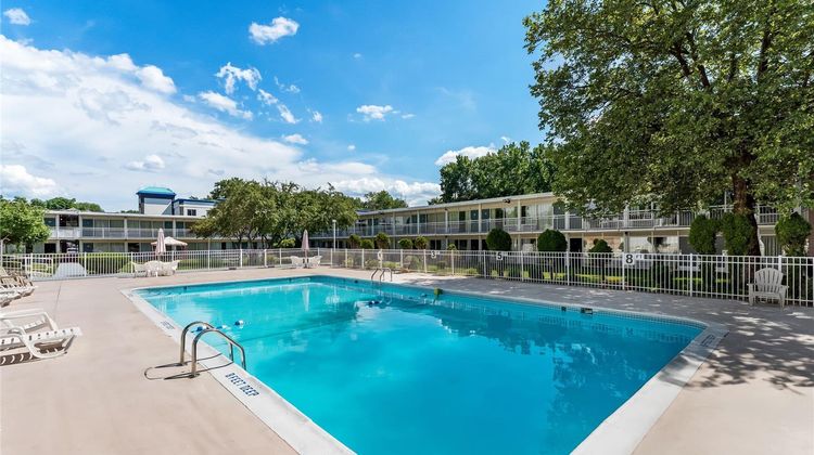 Howard Johnson Inn, Albany Pool