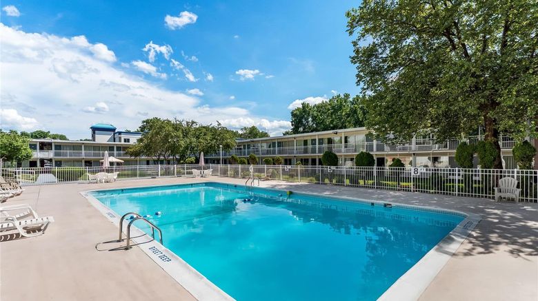 <b>Howard Johnson Inn, Albany Pool</b>. Images powered by <a href="https://iceportal.shijigroup.com/" title="IcePortal" target="_blank">IcePortal</a>.