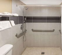 Super 8 Kingsville Room