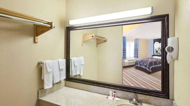 <b>Super 8 Kingsville Room</b>. Images powered by <a href="https://iceportal.shijigroup.com/" title="IcePortal" target="_blank">IcePortal</a>.