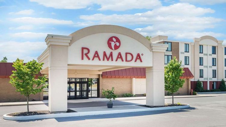 Ramada Watertown Exterior