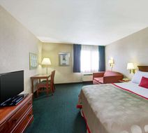 Ramada Plaza Hawthorne/LAX Room
