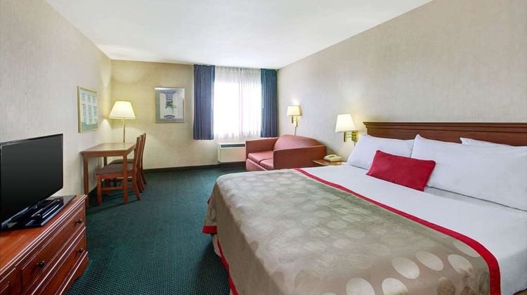 Ramada Plaza Hawthorne/LAX Room