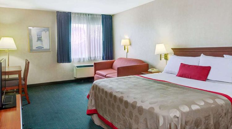 Ramada Plaza Hawthorne/LAX Room