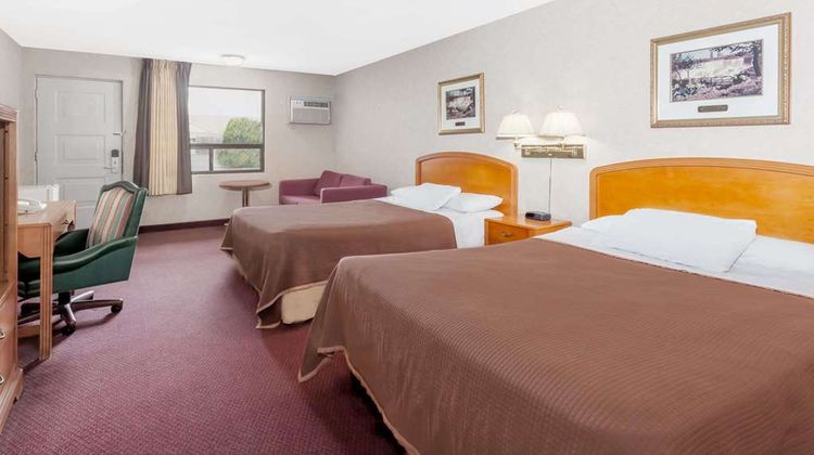 Howard Johnson Express Inn Room