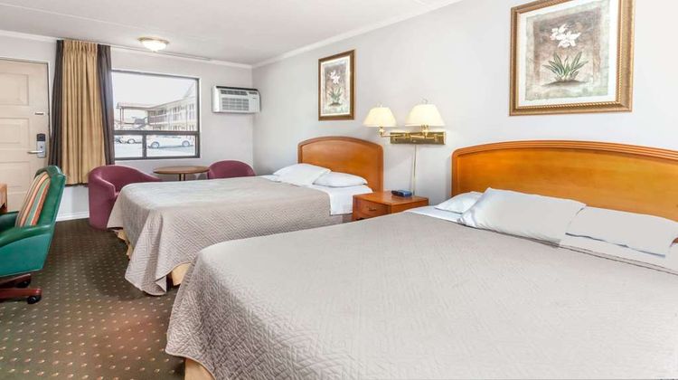 Howard Johnson Express Inn Room