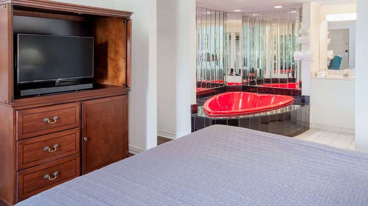 Howard Johnson Express Inn Room