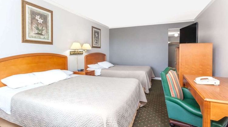 Howard Johnson Express Inn Room