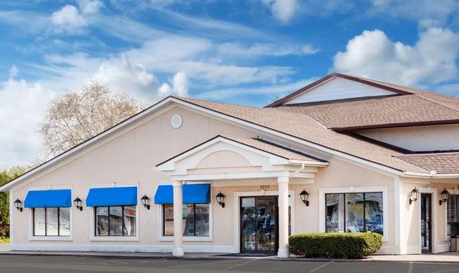 Howard Johnson Express Inn Exterior