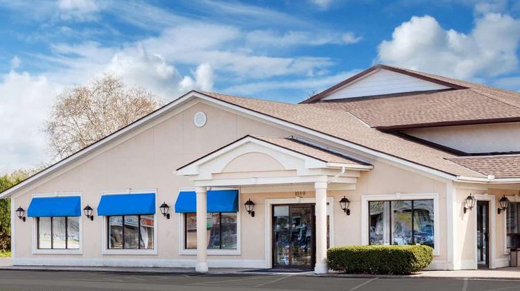 Howard Johnson Express Inn Exterior